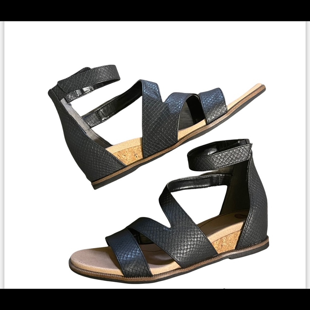 Dr. Scholl’s black snake pattern sandals size 6.5